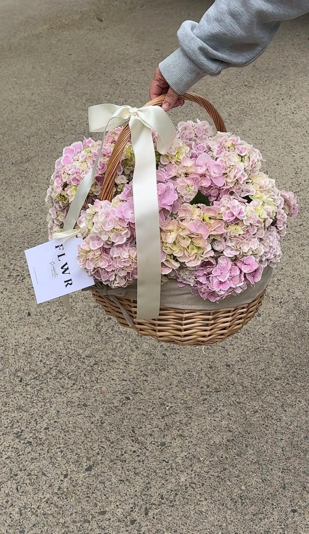 FLWR Hydrangea Basket (One Size)