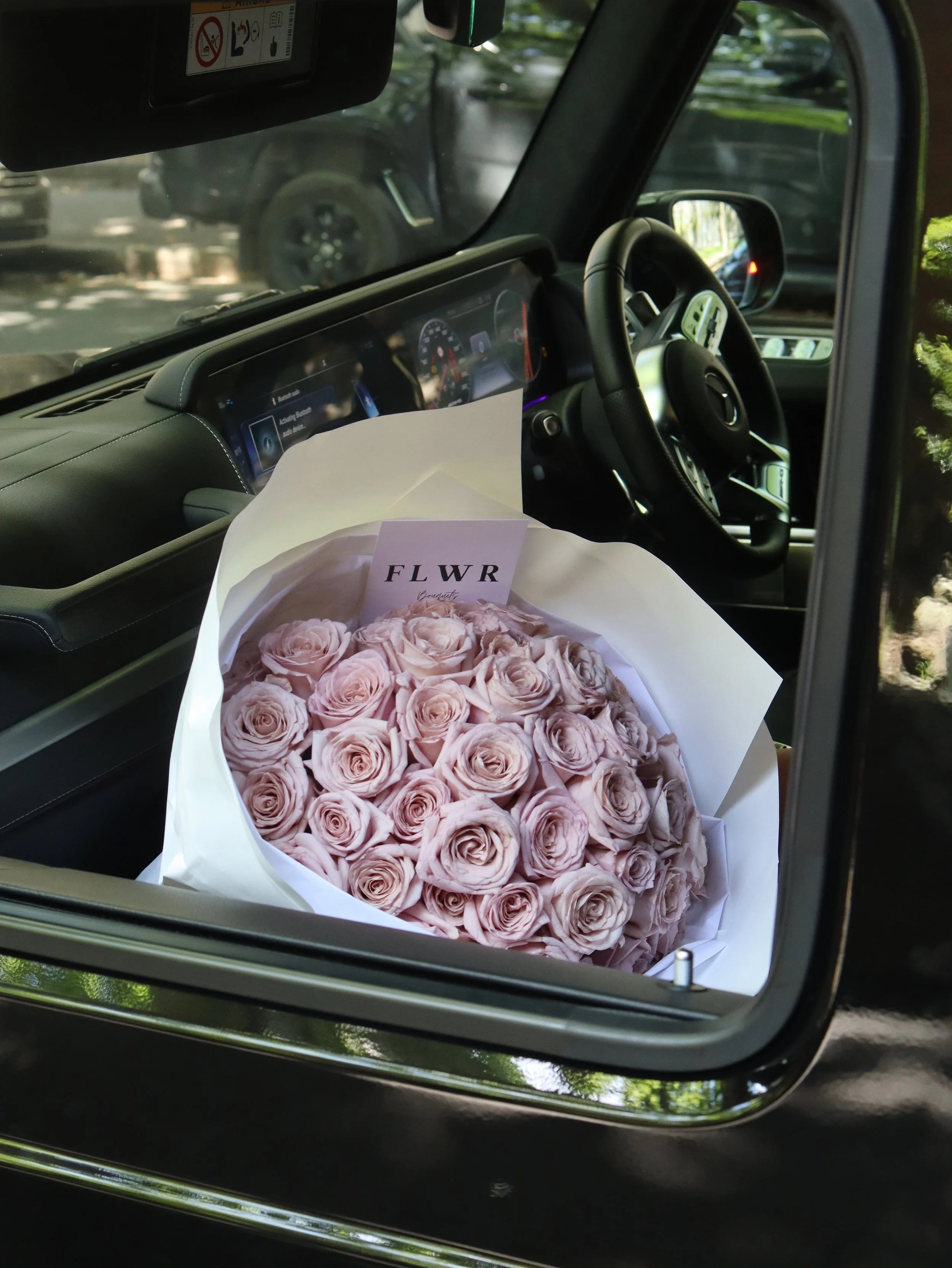 Quicksand Colombian Rose Bouquet